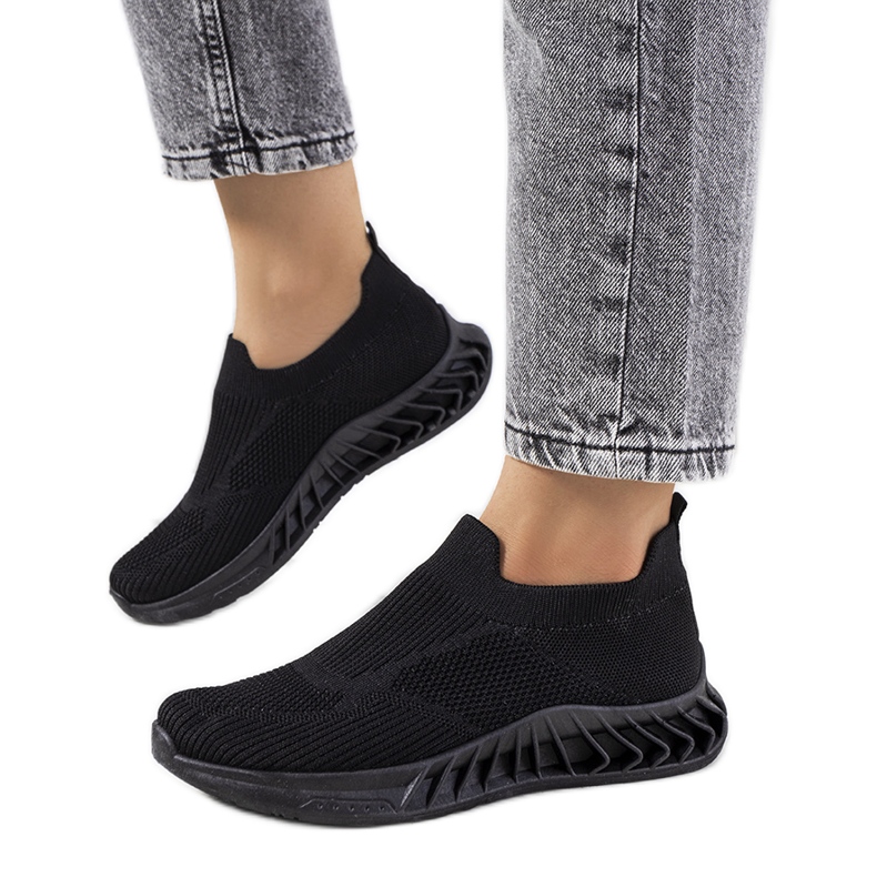 Adidasii negri ai Nedei negru