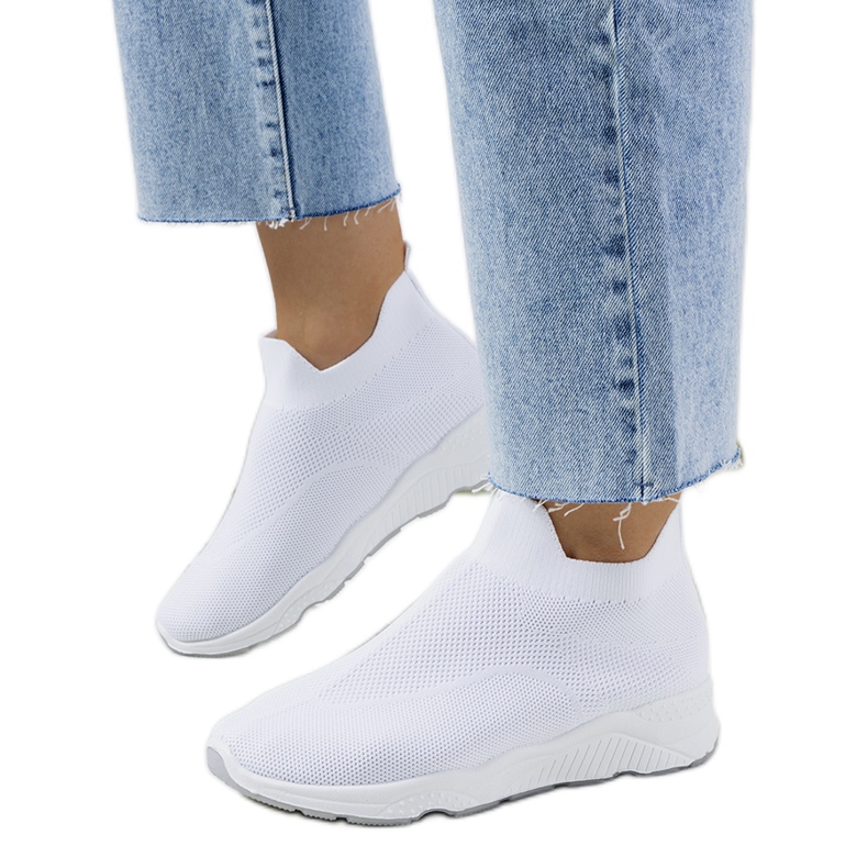 Tenisi albi de la Roes