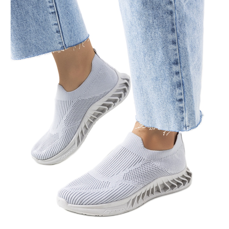 Adidași sport gri ai Nedei Adidași sport gri ai Nedei