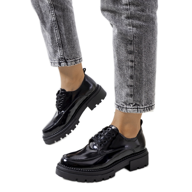 Pantofi negri pe talpa de tractor de la Markus negru