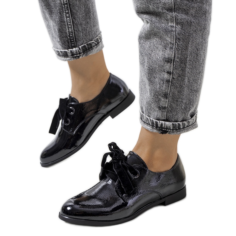 Pantofi lacuiti negri de la Munter negru