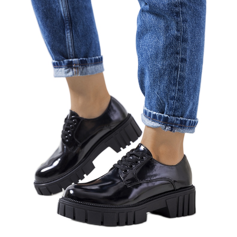 Pantofi Cardero lacuiti in negru