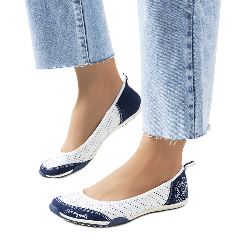 Balerini din piele ajurata alb Wascana albastru marin Balerini din piele ajurata alb Wascana albastru marin