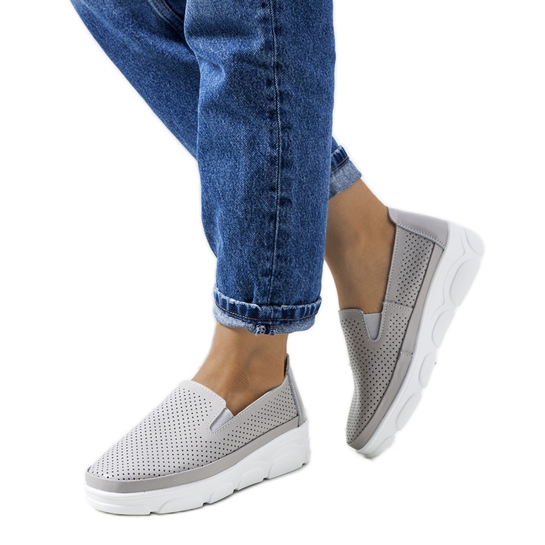 Tenisi gri din piele de la Velders