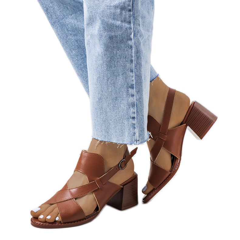 Sandale din piele maro pe postul Destina