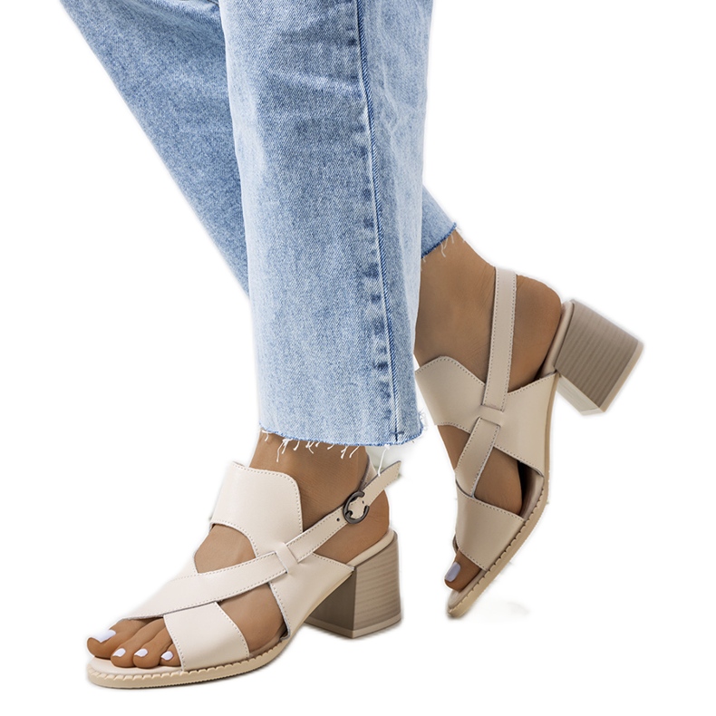 Sandale din piele bej pe postul Destina