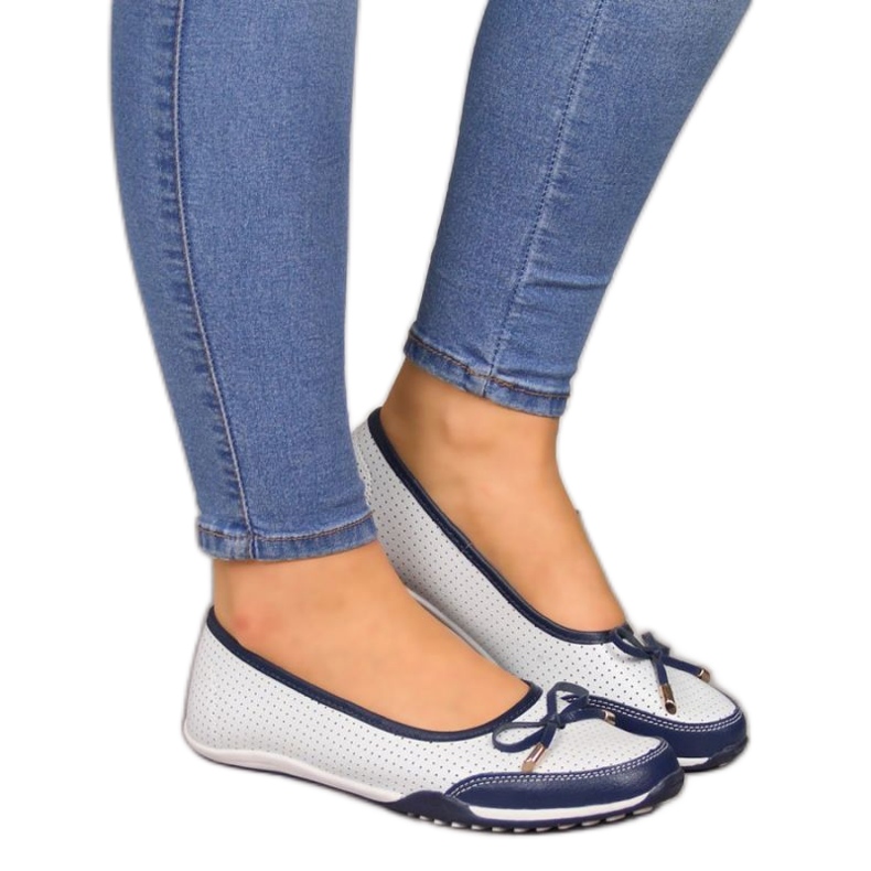 Balerini ajurat din piele albă de damă eVento