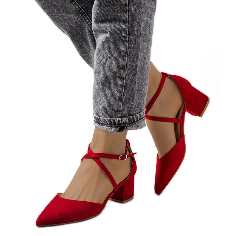 Pompe roșii pe stâlpul Terra roșu Pompe roșii pe stâlpul Terra roșu