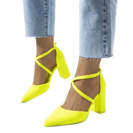 Pompe galbene neon pe postul Hassing Pompe galbene neon pe postul Hassing