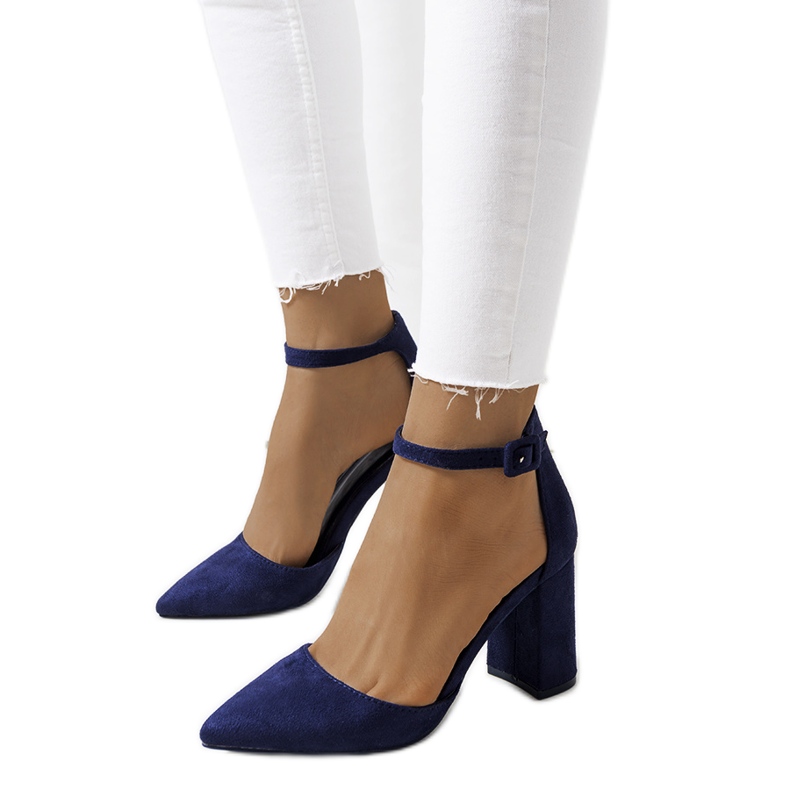 Pompe de culoare bleumarin pe postul Groen albastru marin