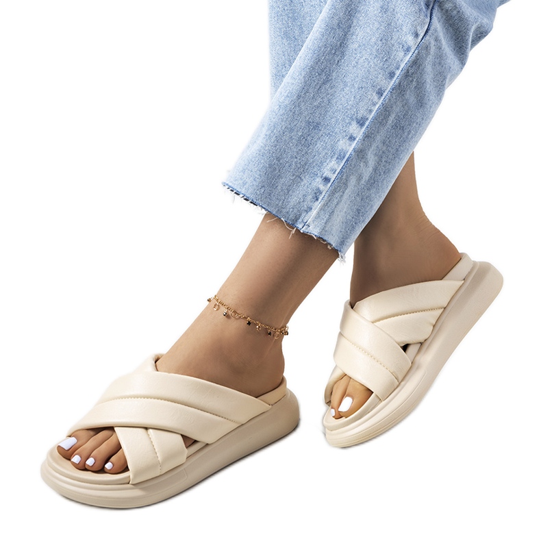 Papuci bej pe platforma Allport