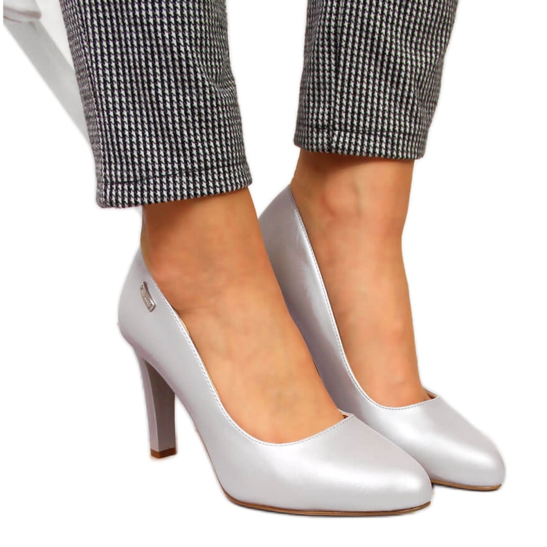 Pompe pe un post argintiu sidefat Sergio Leone