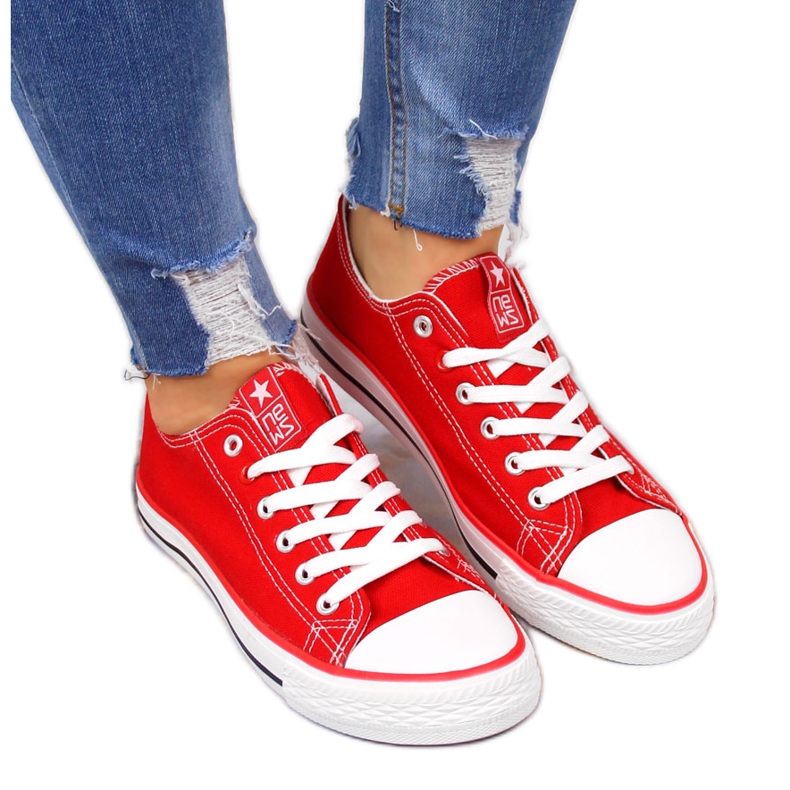 News Adidași roșii din material textil ȘTIRI roșu