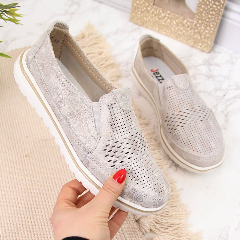 Pantofi de damă din piele ajurata auriu Jezzi de aur