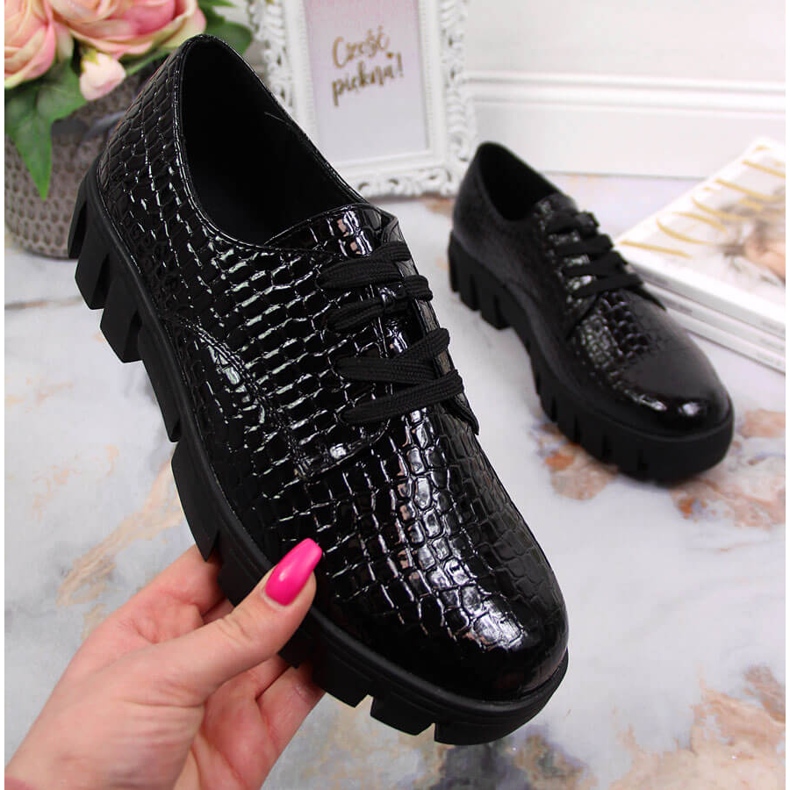 Cizme lăcuite Vinceza pentru femei