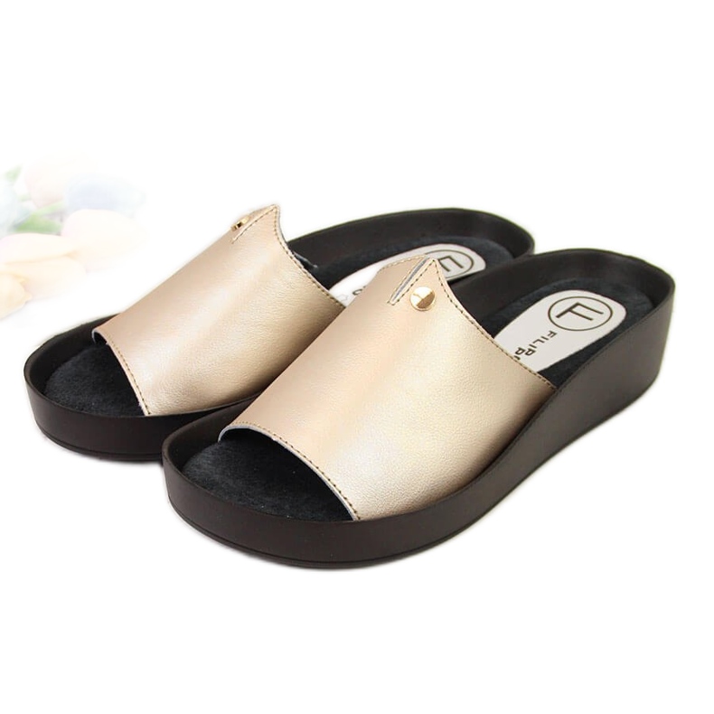 Papuci de dama din piele cu platforma aurie Filippo de aur