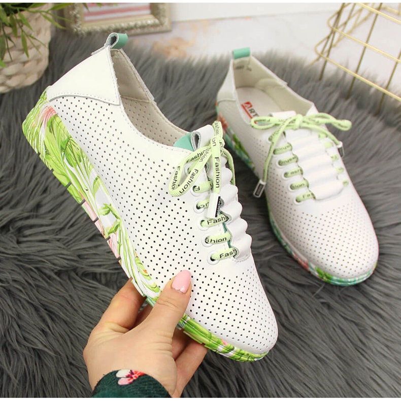 Pantofi de damă din piele albă ajurata cu pană Artiker