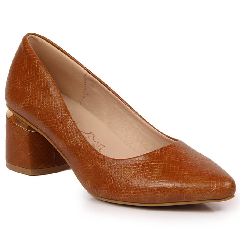 Pompe pe un stâlp decorativ maro de la Jezzi