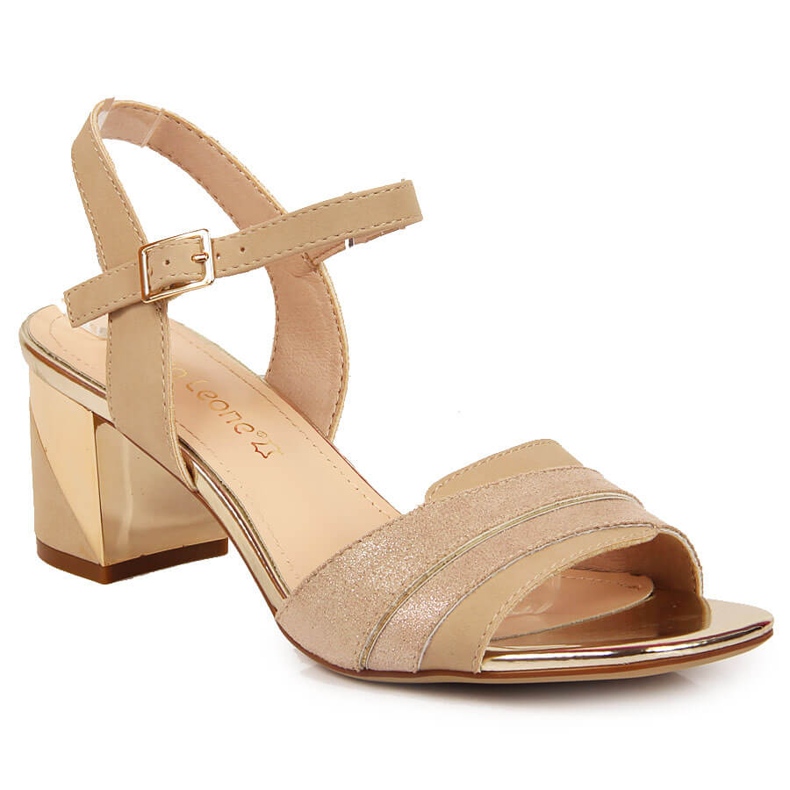 Sandale de damă pe stâlp de aur de Sergio Leone