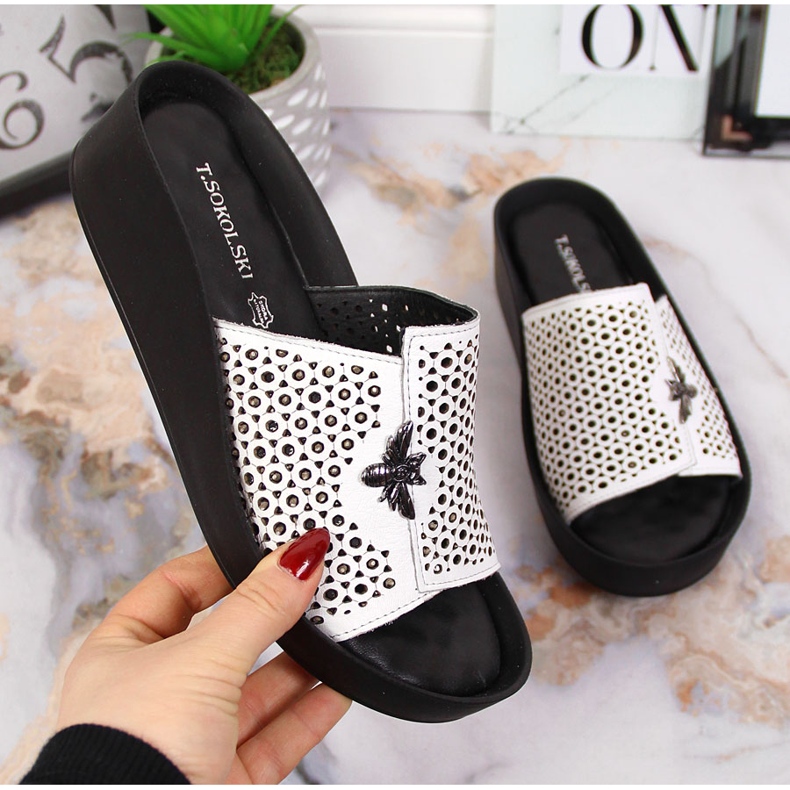 Papuci de damă din piele albă ajurata T.Sokolski