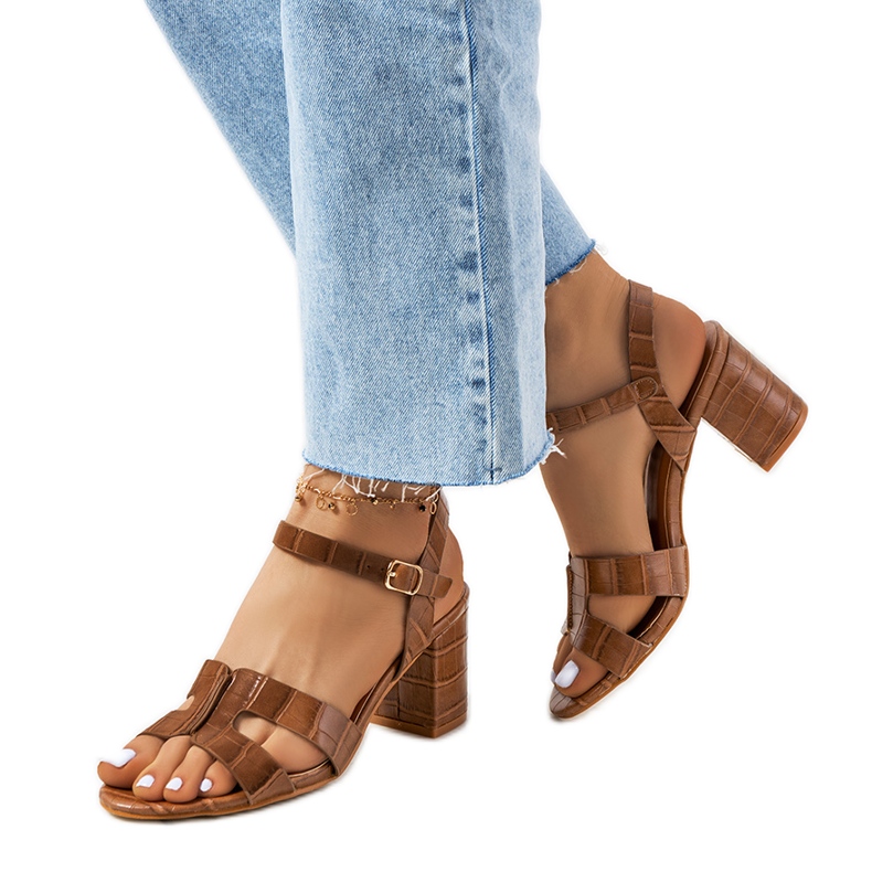 Sandale maro pe postul Haiden