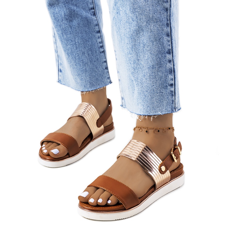 Sandale maro cu inserție Larochelle metalizată de aur Sandale maro cu inserție Larochelle metalizată de aur