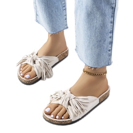 Papuci bej cu franjuri