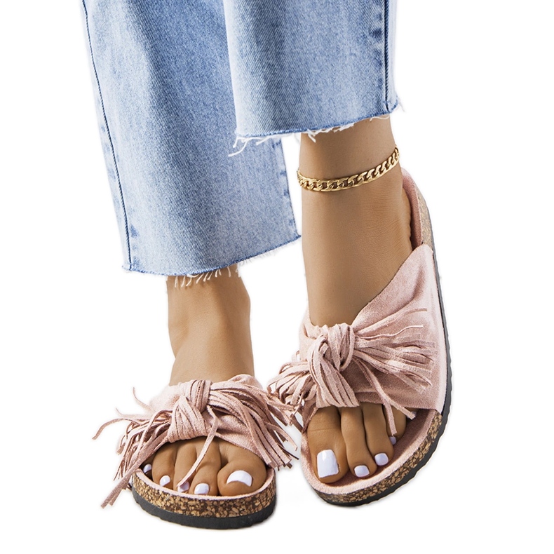 Papuci roz cu franjuri