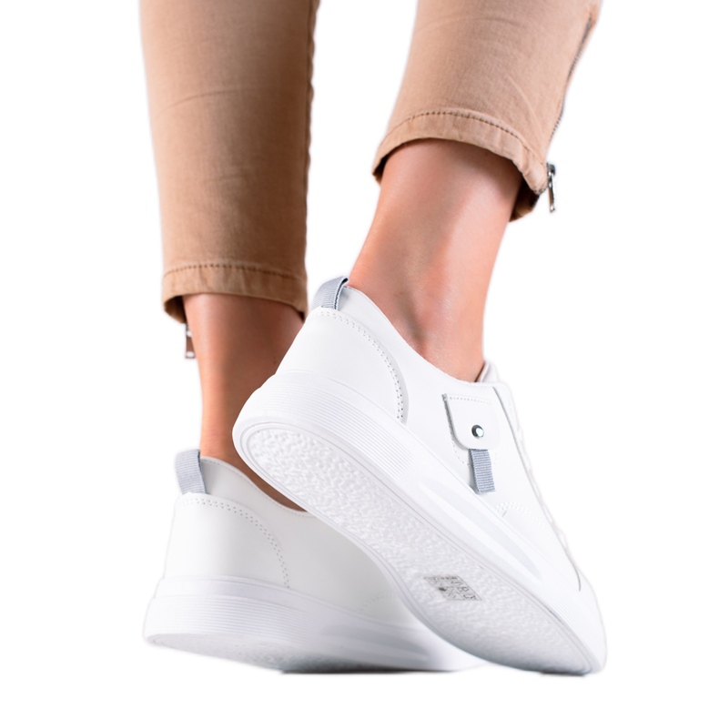 Adidași de sport albi