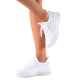 Pantofi sport de culoare alb deschis Pantofi sport de culoare alb deschis