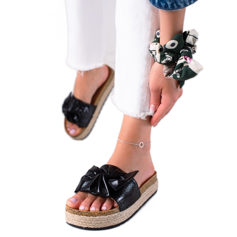 MIKA Papuci negri strălucitori negru MIKA Papuci negri strălucitori negru