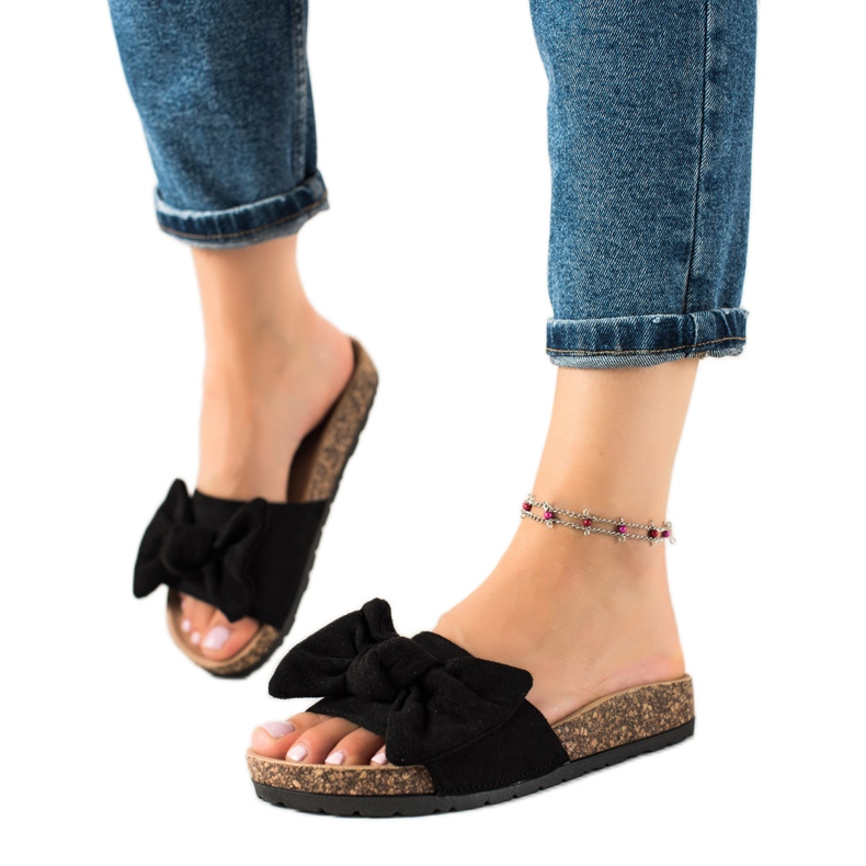 Queentina Papuci din piele de căprioară cu arc negru