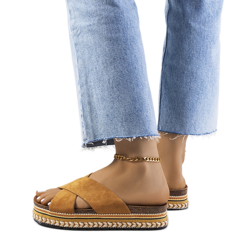 Papuci maro pe platforma Muncho