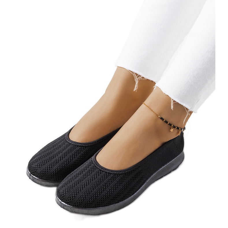 Tenisi negri de la Meeri negru