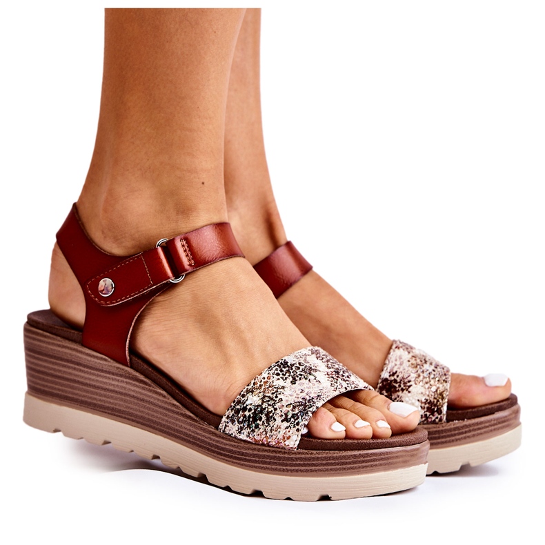 S.Barski Sandale din piele pe o pană Josella maro bej