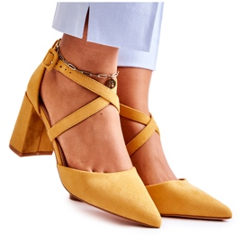 FB1 Sandale la modă pe un bar galben Sinari FB1 Sandale la modă pe un bar galben Sinari