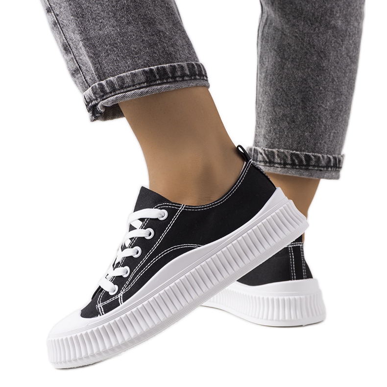 Tenisi negri pe platforma Chovka negru