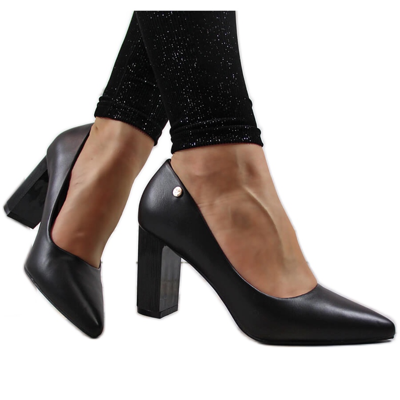 Pompe pe stâlpul negru Vinceza Pompe pe stâlpul negru Vinceza