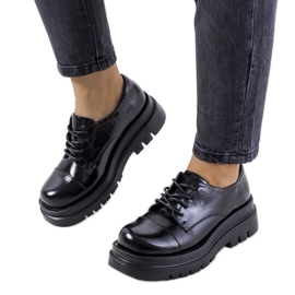 Pantofi negri pe talpa de tractor de la Henta negru