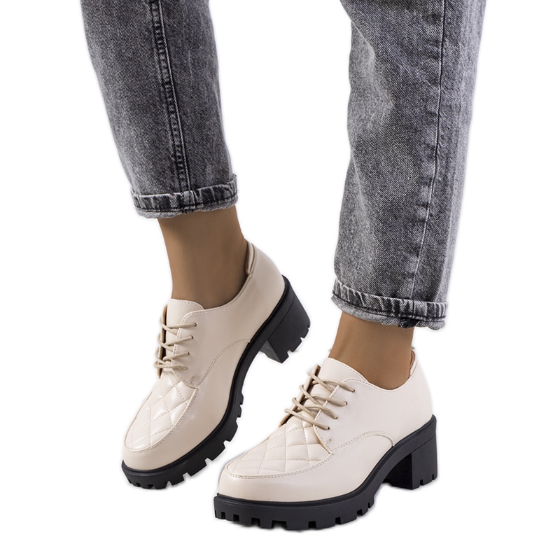 Pantofi cu toc bej de la Landra