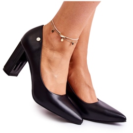 Vinceza Pompi De Piele Pe Un Bar In Larea Neagra Spitz negru Vinceza Pompi De Piele Pe Un Bar In Larea Neagra Spitz negru