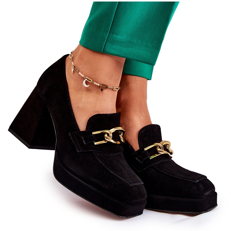 Pompe din piele intoarsa cu lant decorativ Laura Messi 2444 negru