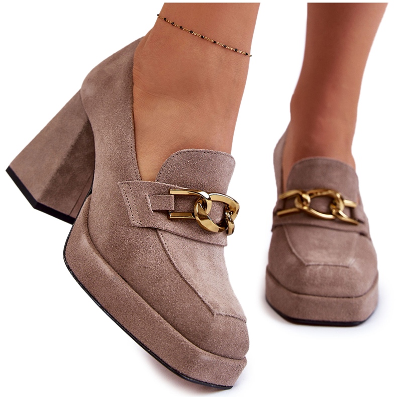 Pompe din piele intoarsa cu lant decorativ Laura Messi 2444 maro deschis bej