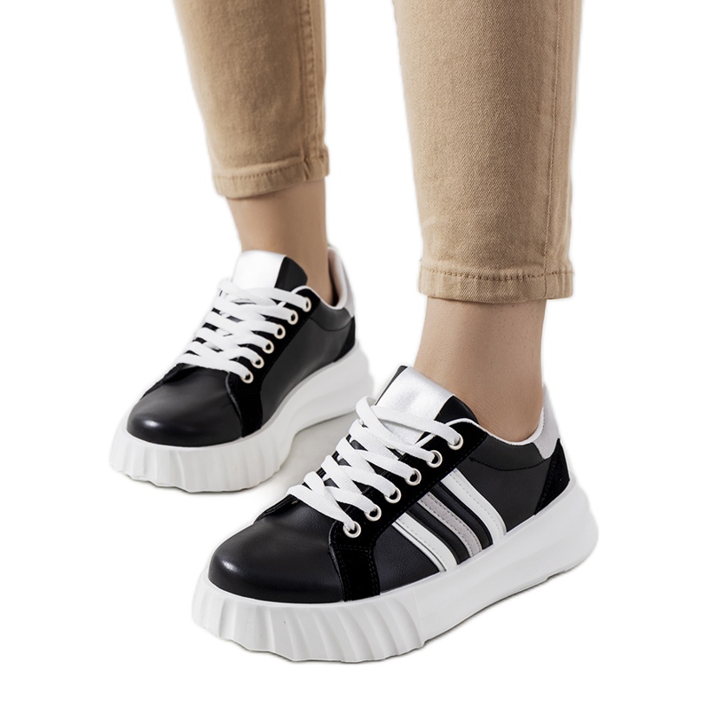 Tenisi negri pe platforma Prinsep negru