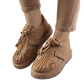 Tenisi bej cu pate velcro Tenisi bej cu pate velcro