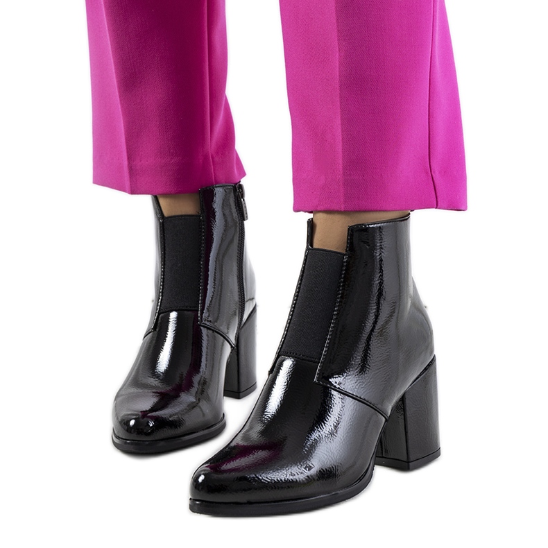 Piele lacuita neagra de la Norwich negru