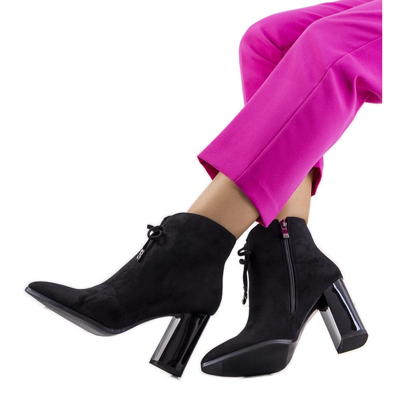 Botine negre pe postul Deti negru Botine negre pe postul Deti negru