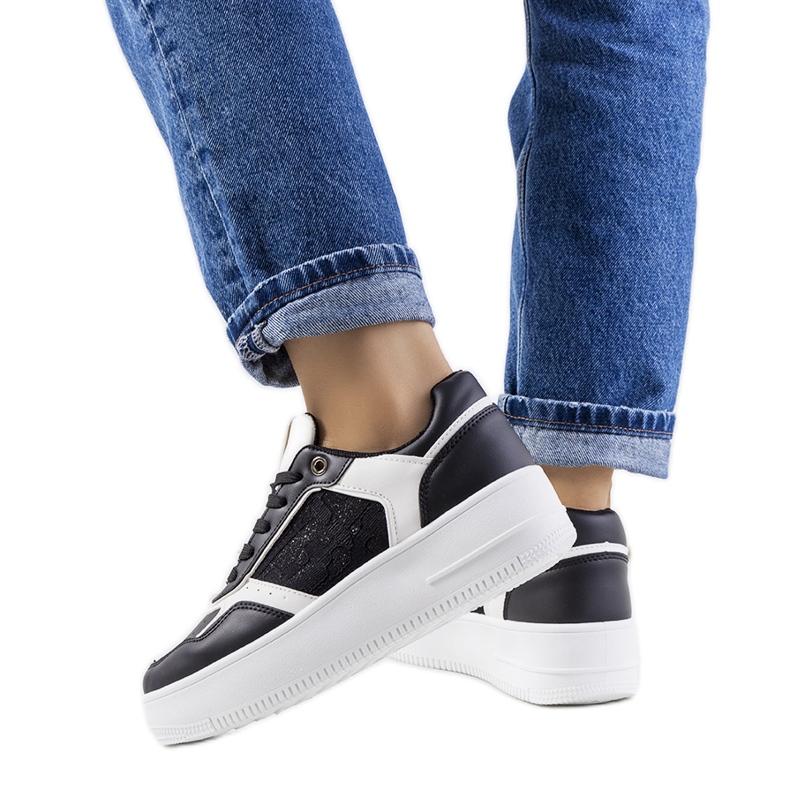 Tenisi negri pe platforma Coronel negru