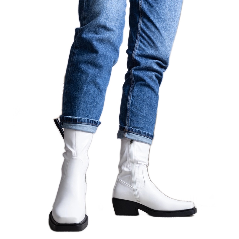 Cizme albe cu toc de la Marisa Cizme albe cu toc de la Marisa