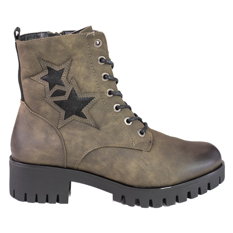 Lucratoare Shelovet pe un post scăzut verde